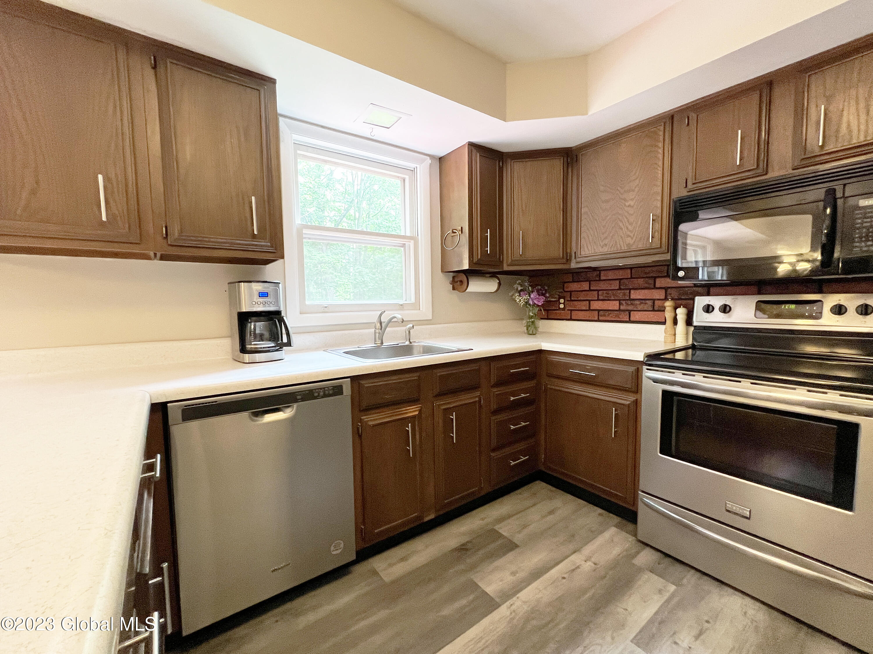 10 Sussex Road Bethlehem, NY 12077 - Photo 19 of 49 10sussex (41)