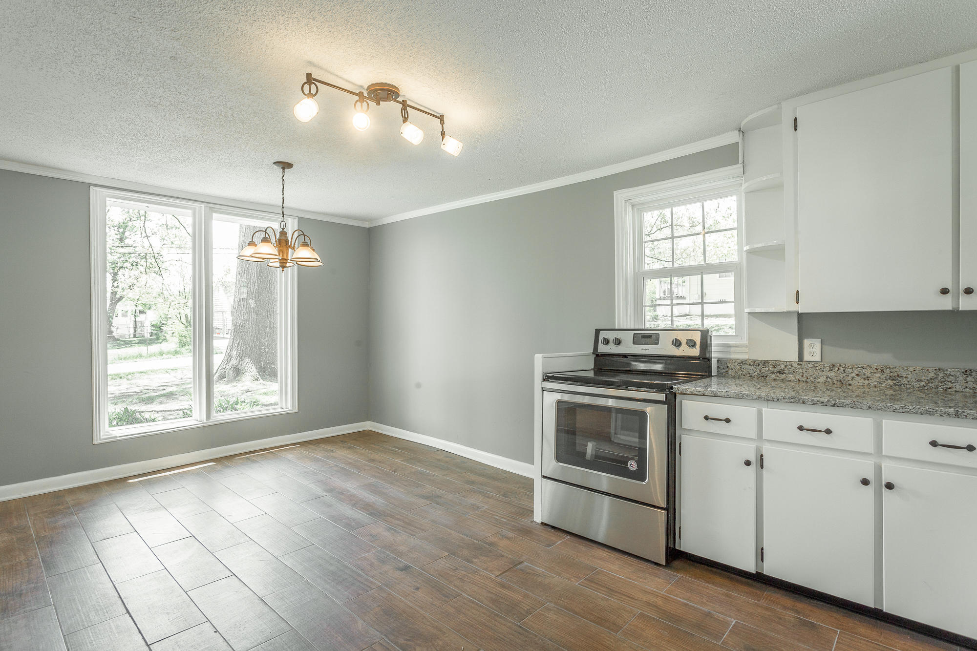 5301 State Line Road Chattanooga, TN 37412 - Photo 11 of 17 Kitchen