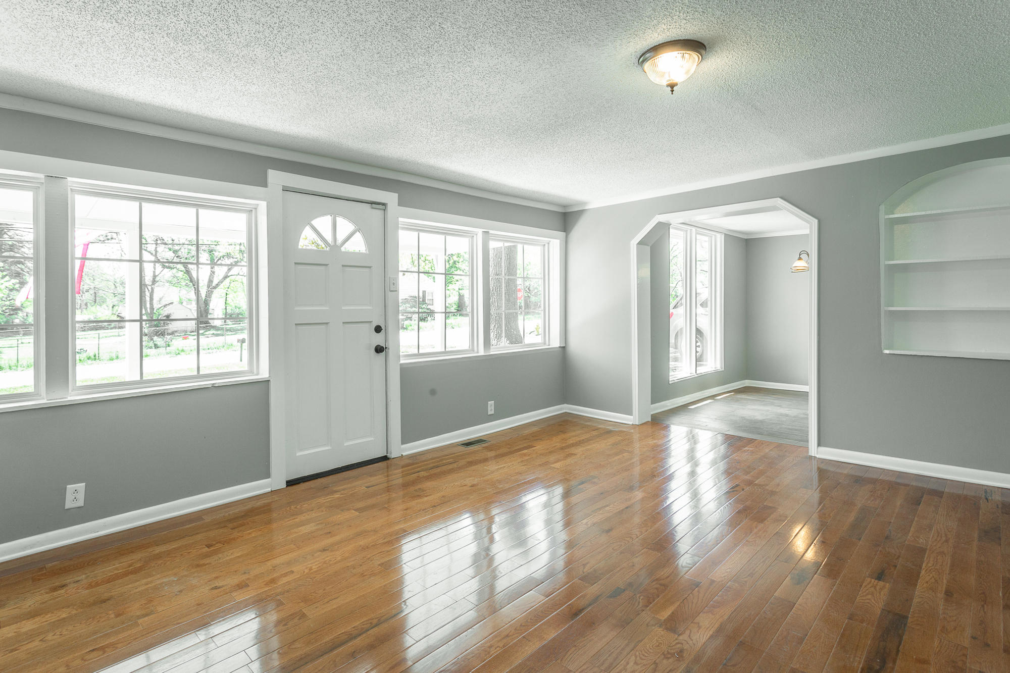 5301 State Line Road Chattanooga, TN 37412 - Photo 4 of 17 Living Room