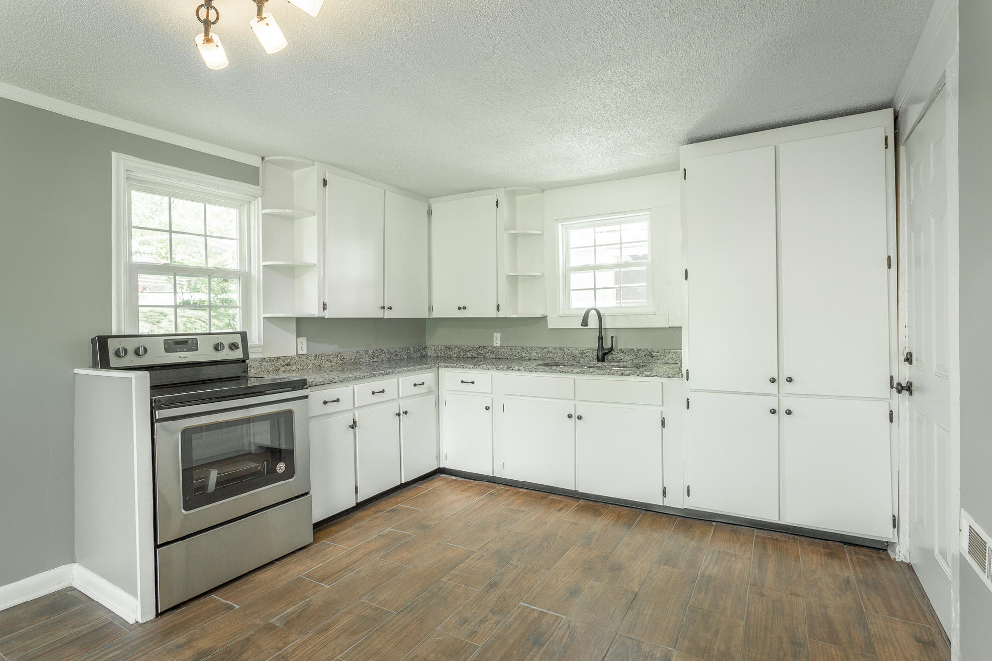 5301 State Line Road Chattanooga, TN 37412 - Photo 10 of 17 Kitchen