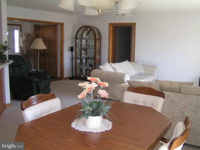 12634 Knepper Road Clear Spring, MD 21722 - Photo 6 of 14 Living/Dining