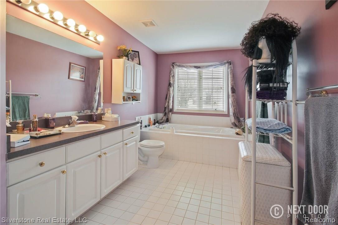 3327 Paddington Court Rochester, MI 48309 - Photo 21 of 41 IMG_7660Blended.jpg