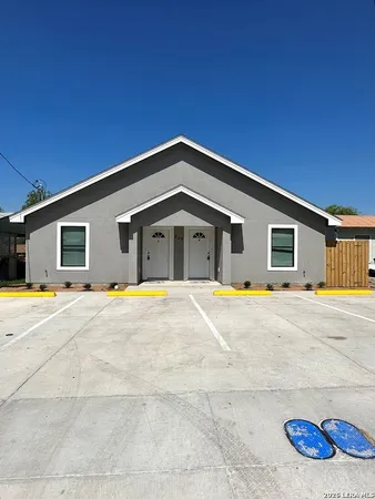 $1,200 | 839 Trinity Street, Unit 1, Eagle Pass, TX 78852