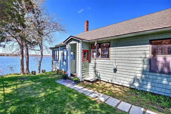 $895,000 | 35 Hanson Road, Barrington, RI 02806