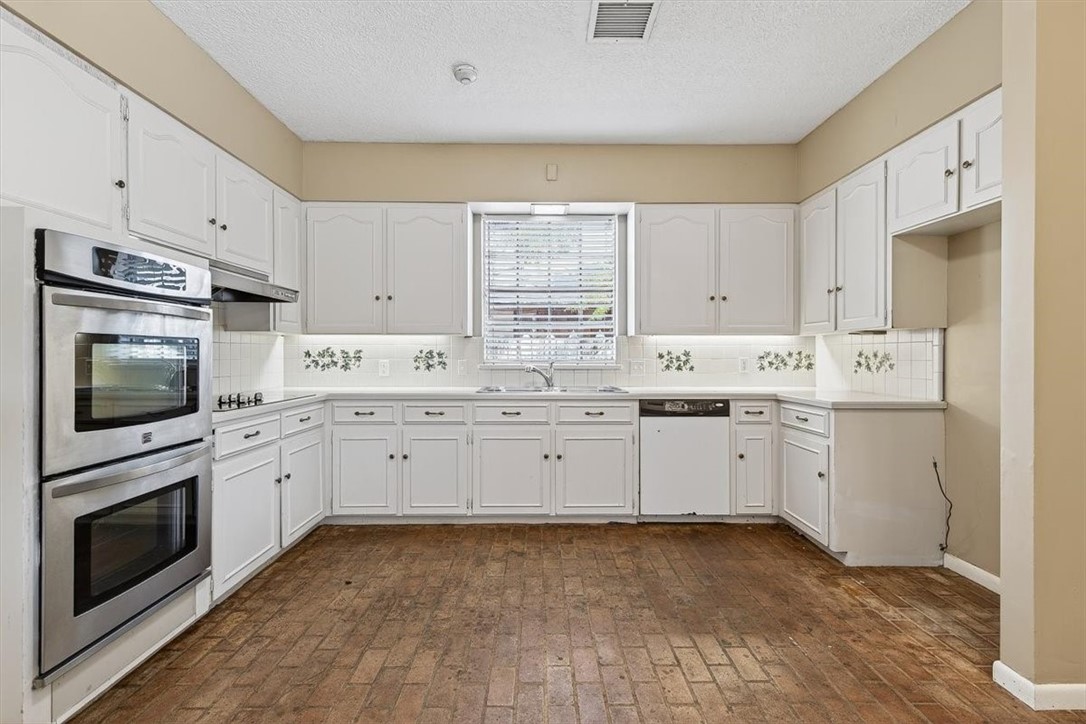 6418 Long Circle Corpus Christi, TX 78413 - Photo 11 of 40 a kitchen with cabinets appliances a sink and a window