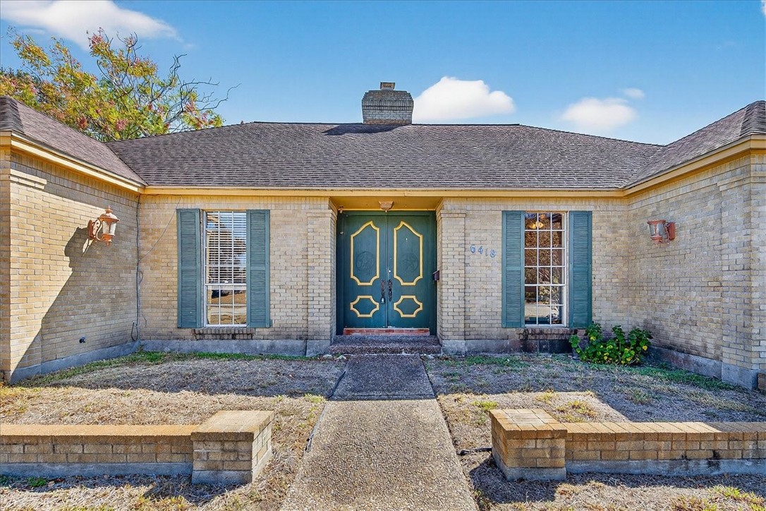 6418 Long Circle Corpus Christi, TX 78413 - Photo 2 of 40 a front view of a house with garden