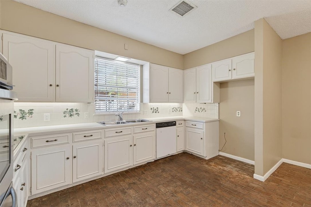 6418 Long Circle Corpus Christi, TX 78413 - Photo 10 of 40 a kitchen with sink and cabinets
