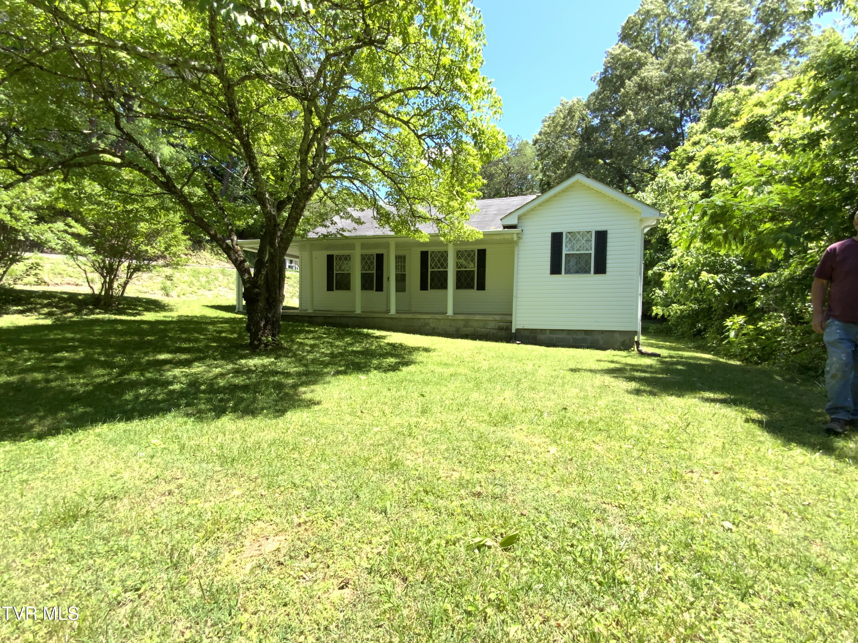 615 South Armstrong Road Rogersville, TN 37857 - Photo 2 of 17 IMG_3253