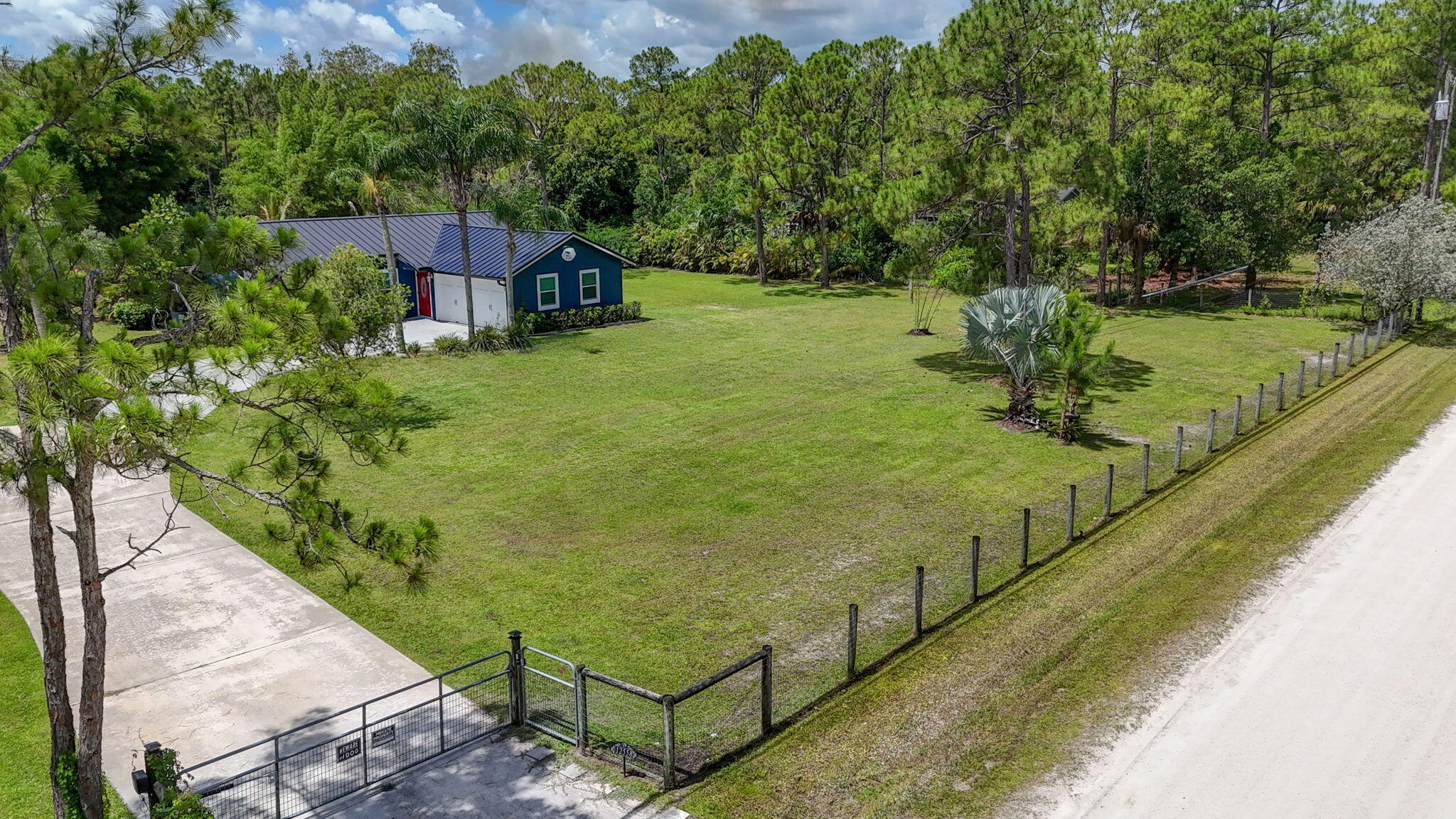 12558 165th Road North Jupiter, FL 33478 - Photo 53 of 67 a view of a garden with an outdoor space