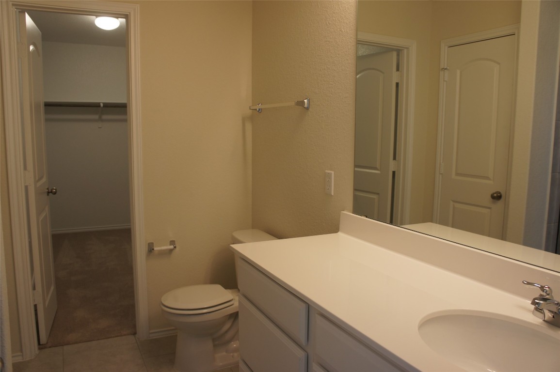 1612 Cliffbrake Way Georgetown, TX 78626 - Photo 7 of 13 a bathroom with a sink a toilet and shower