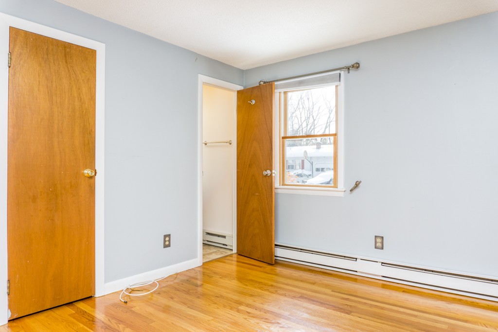 304 Peekskill Avenue Springfield, MA 01129 - Photo 12 of 30