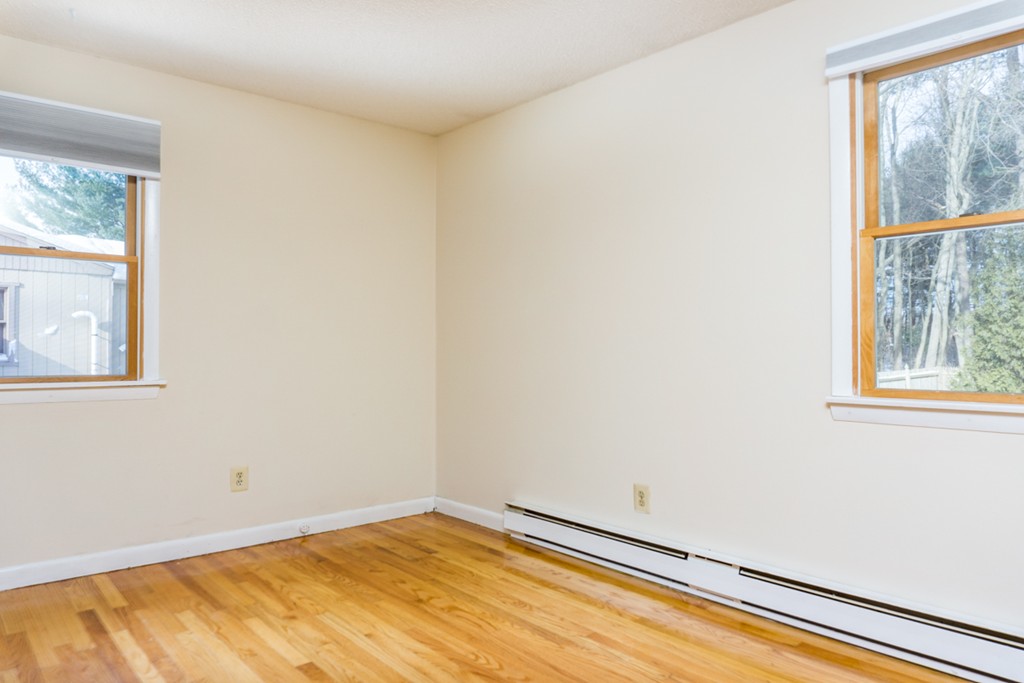 304 Peekskill Avenue Springfield, MA 01129 - Photo 17 of 30