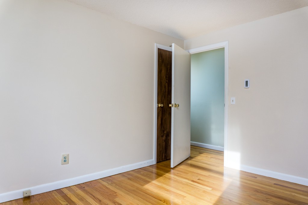 304 Peekskill Avenue Springfield, MA 01129 - Photo 19 of 30