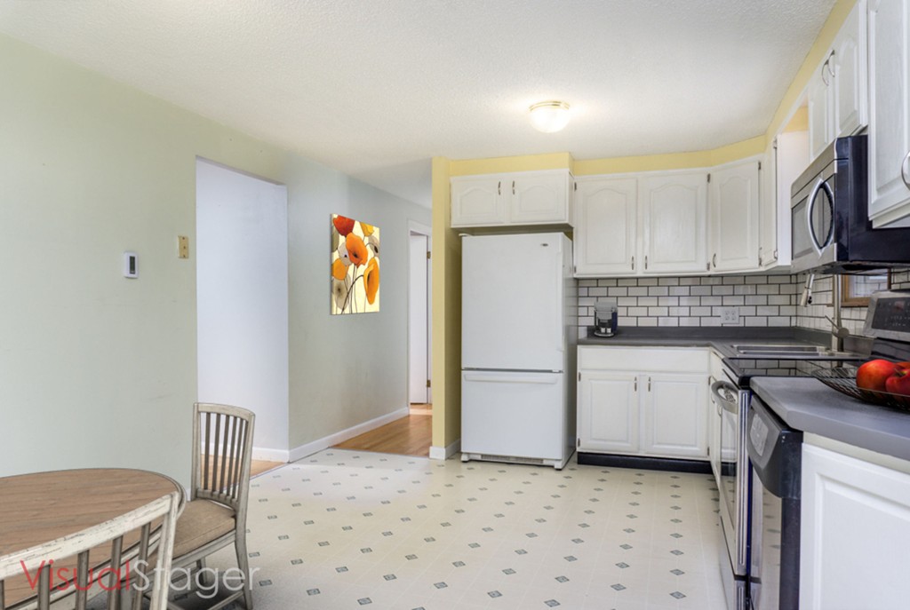 304 Peekskill Avenue Springfield, MA 01129 - Photo 5 of 30