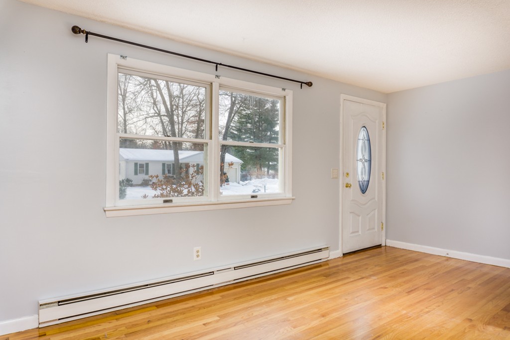 304 Peekskill Avenue Springfield, MA 01129 - Photo 9 of 30