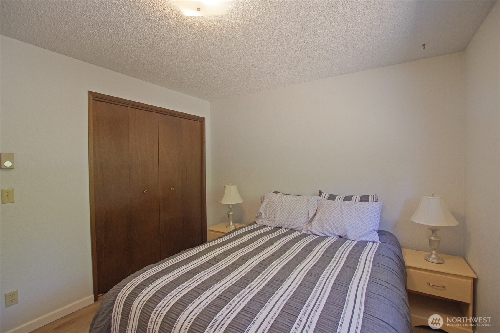 70 Lake Cabins Road Ronald, WA 98940 - Photo 14 of 32 a bedroom with a bed and a night stand