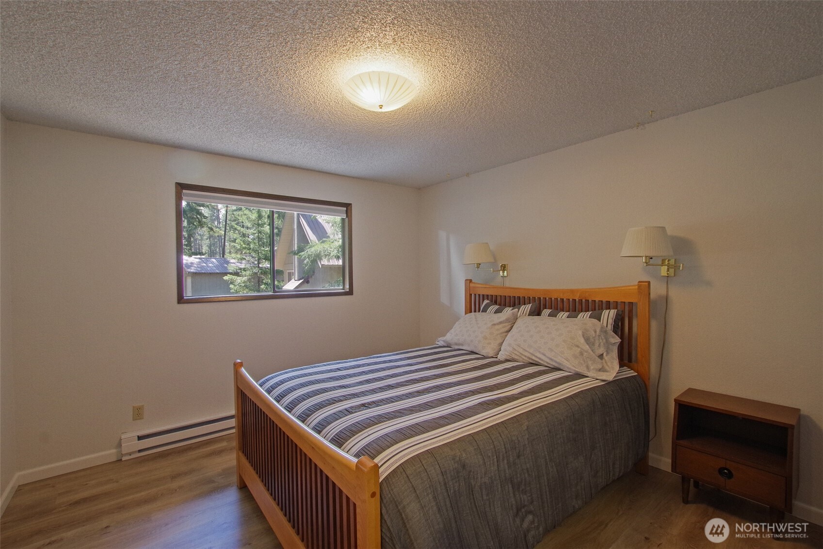 70 Lake Cabins Road Ronald, WA 98940 - Photo 16 of 32 a bedroom with a bed and a window