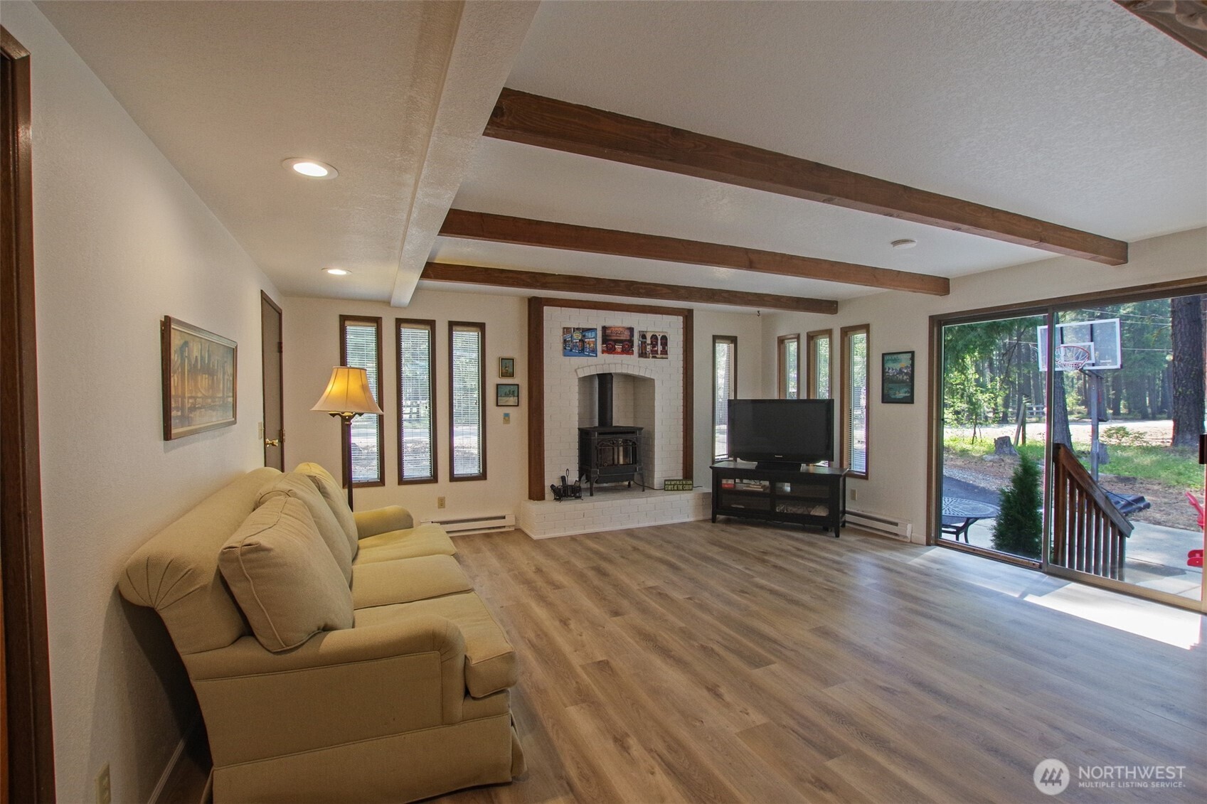70 Lake Cabins Road Ronald, WA 98940 - Photo 9 of 32 a living room with furniture and a fireplace