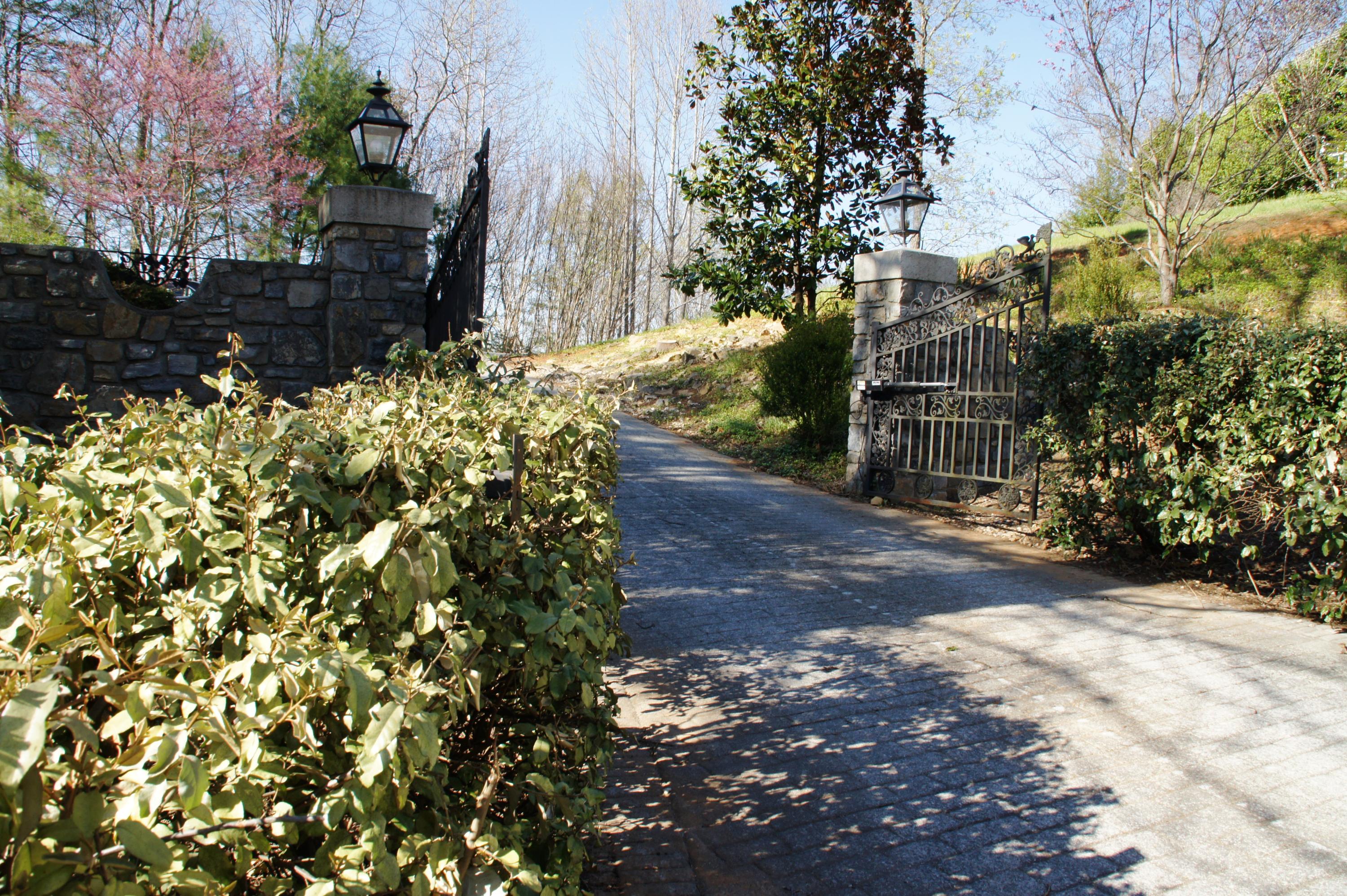 4140 Jae Valley Road Roanoke, VA 24014 - Photo 2 of 43 Welcome To Chateau Roanoke