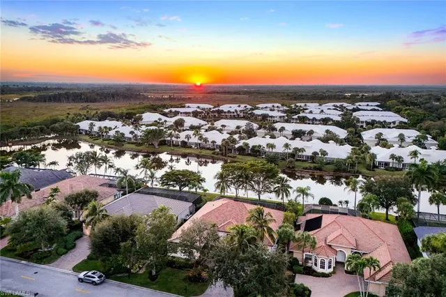 a view of a yard in front of a house