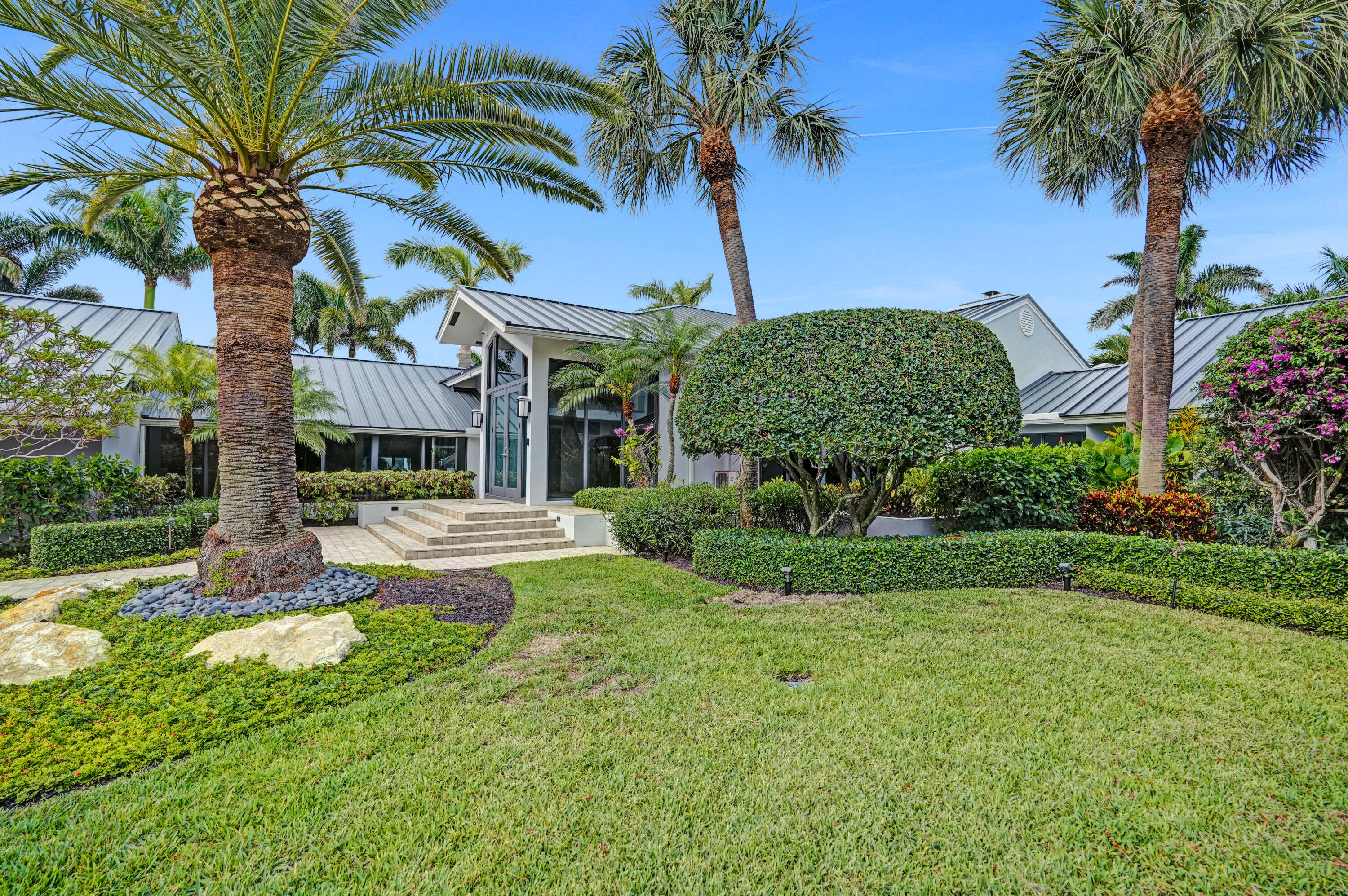 961 Iris Drive Delray Beach, FL 33483 - Photo 3 of 59 4