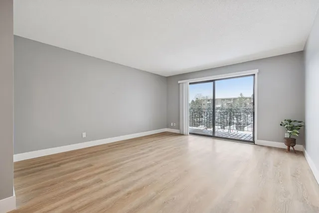 $114,999 | 4120 Parklawn Avenue, Unit 228, Edina, MN 55435