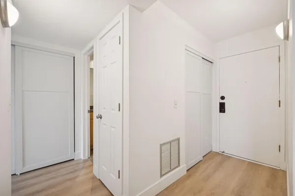 $104,900 | 4120 Parklawn Avenue, Unit 228, Edina, MN 55435