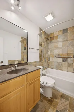 $104,900 | 4120 Parklawn Avenue, Unit 228, Edina, MN 55435