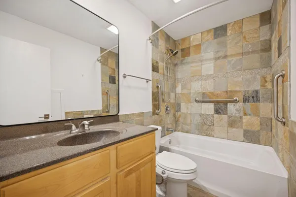 $104,900 | 4120 Parklawn Avenue, Unit 228, Edina, MN 55435