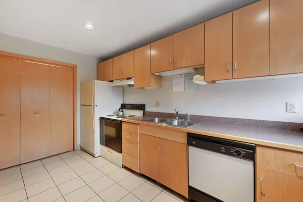 $104,900 | 4120 Parklawn Avenue, Unit 228, Edina, MN 55435