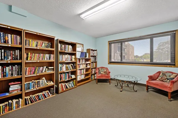 $104,900 | 4120 Parklawn Avenue, Unit 228, Edina, MN 55435