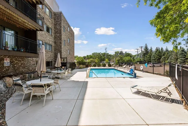 $114,999 | 4120 Parklawn Avenue, Unit 228, Edina, MN 55435