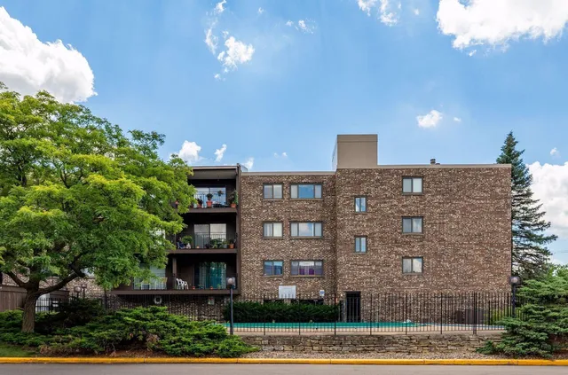 $114,999 | 4120 Parklawn Avenue, Unit 228, Edina, MN 55435
