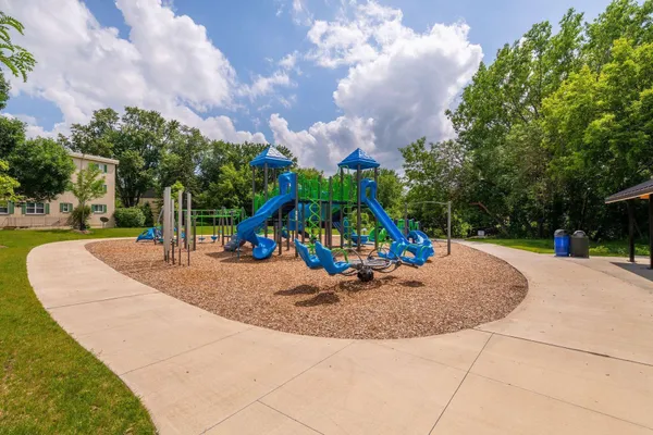 $104,900 | 4120 Parklawn Avenue, Unit 228, Edina, MN 55435