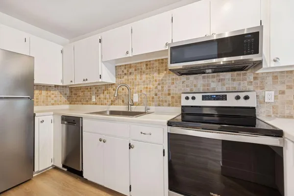 $104,900 | 4120 Parklawn Avenue, Unit 228, Edina, MN 55435