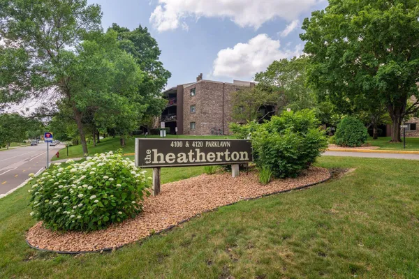 $104,900 | 4120 Parklawn Avenue, Unit 228, Edina, MN 55435