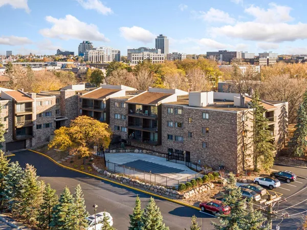 $104,900 | 4120 Parklawn Avenue, Unit 228, Edina, MN 55435