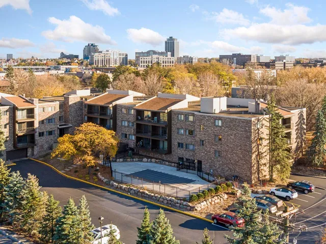 $114,999 | 4120 Parklawn Avenue, Unit 228, Edina, MN 55435