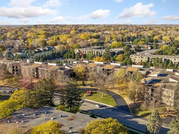 $104,900 | 4120 Parklawn Avenue, Unit 228, Edina, MN 55435