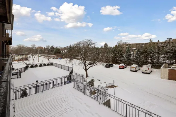 $104,900 | 4120 Parklawn Avenue, Unit 228, Edina, MN 55435