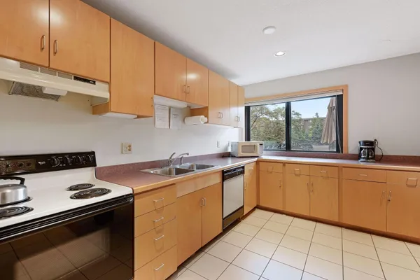 $104,900 | 4120 Parklawn Avenue, Unit 228, Edina, MN 55435