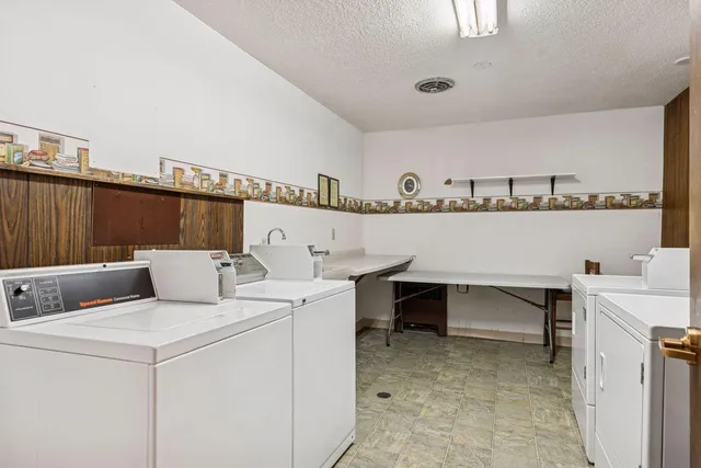 $114,999 | 4120 Parklawn Avenue, Unit 228, Edina, MN 55435