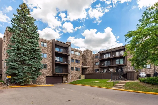 $104,900 | 4120 Parklawn Avenue, Unit 228, Edina, MN 55435
