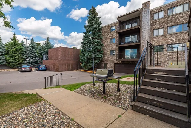 $114,999 | 4120 Parklawn Avenue, Unit 228, Edina, MN 55435