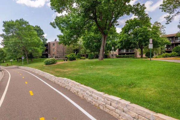 $104,900 | 4120 Parklawn Avenue, Unit 228, Edina, MN 55435