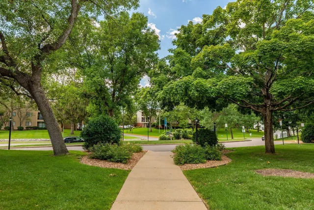 $114,999 | 4120 Parklawn Avenue, Unit 228, Edina, MN 55435