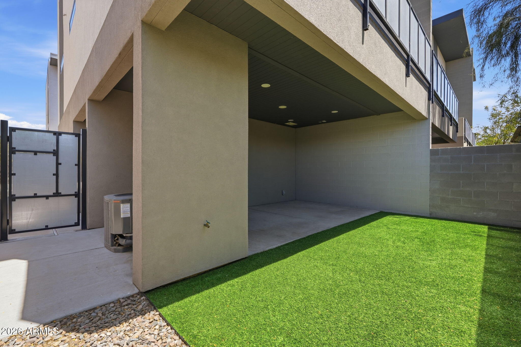 2727 East Thomas Road, Unit 5 Phoenix, AZ 85016 - Photo 36 of 41 a view of yard from a corridor