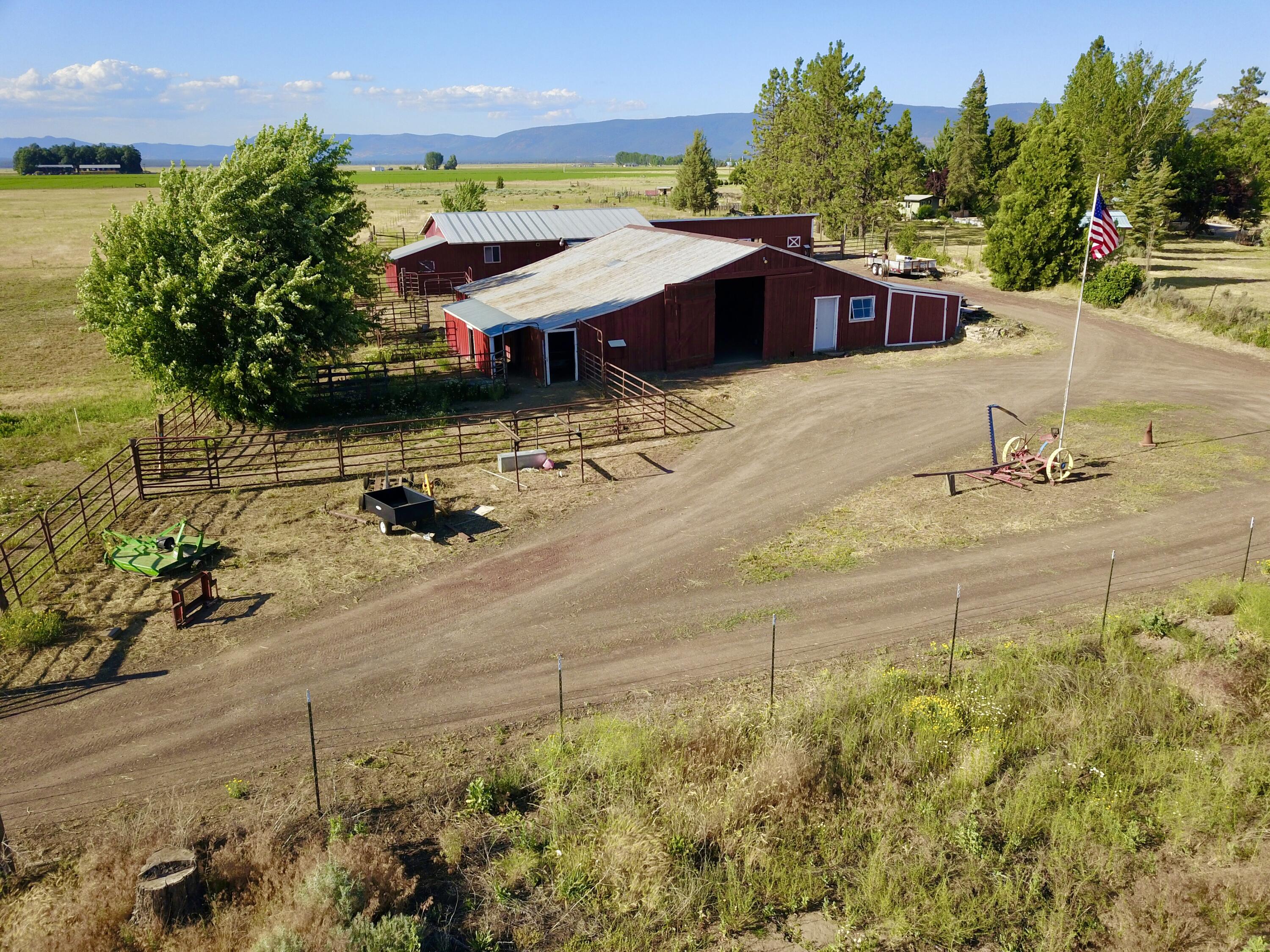 a view of a backyard of the house