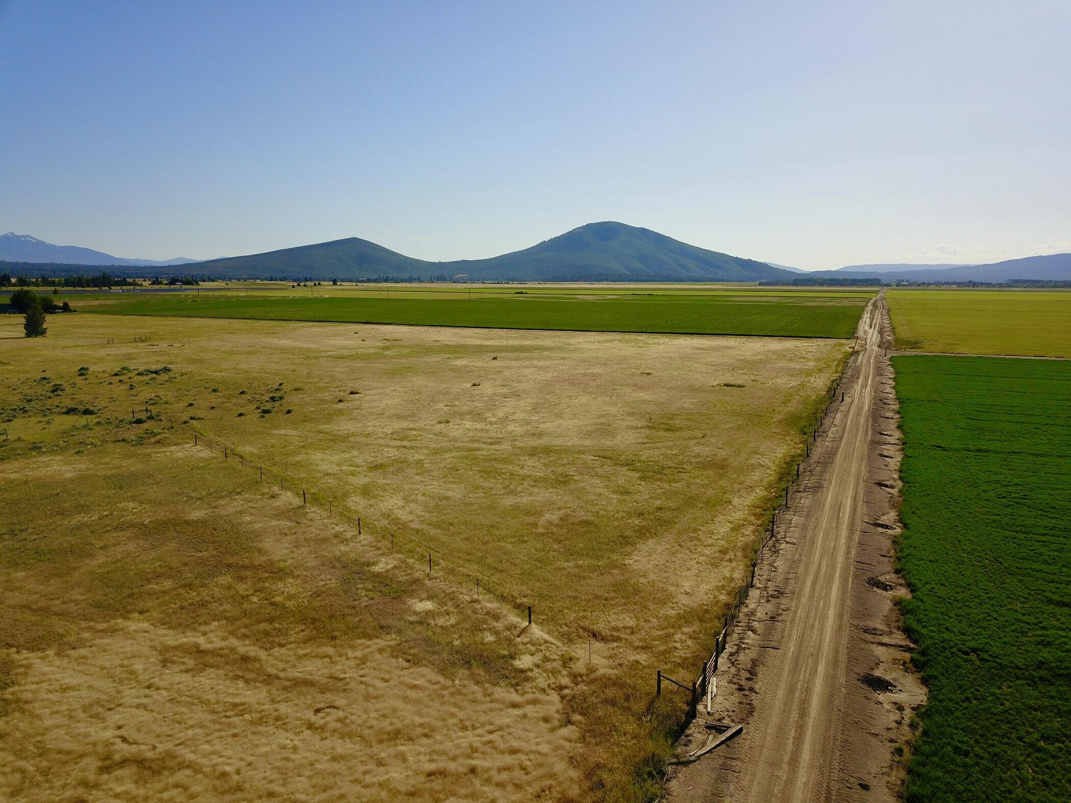 25965 Cir Bell Road Fall River Mills, CA 96028 - Photo 40 of 53 a view of an ocean from a balcony