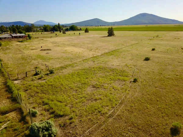 a view of outdoor space and city view